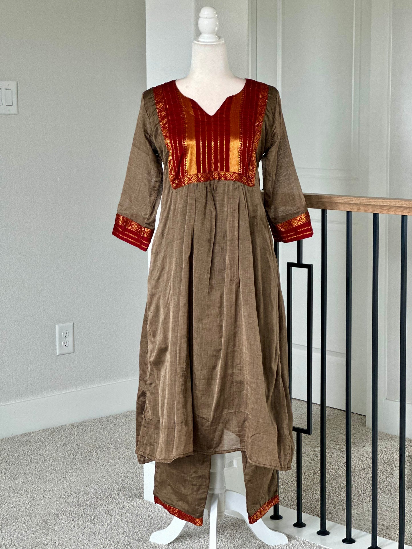 Metallic grey and maroon Narayanpet three piece set