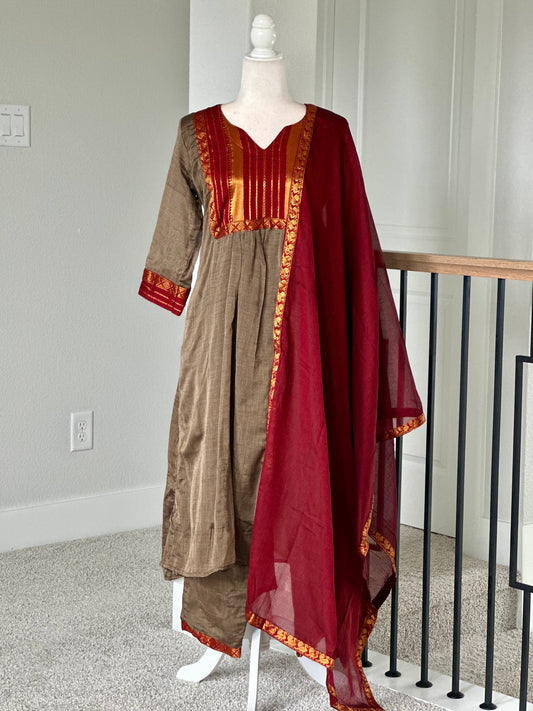 Metallic grey and maroon Narayanpet three piece set